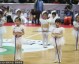 冬日里的暖萌旋风：八一主场篮球宝贝上演可爱拐棍舞