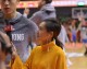 战报·场边花絮：山东大胜四川之夜，场边美女记者意外“抢镜”成焦点