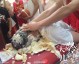李慕豪二十四岁生日遭遇甜蜜“暴击”，男篮兄弟连的蛋糕大战欢乐多